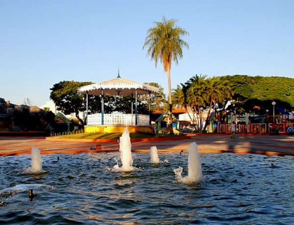 PRAÇA DA MATRIZ NOVA - CASTILHO - SP