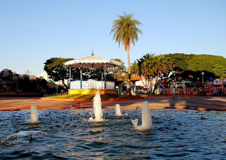 PRAÇA DA MATRIZ NOVA - CASTILHO - SP